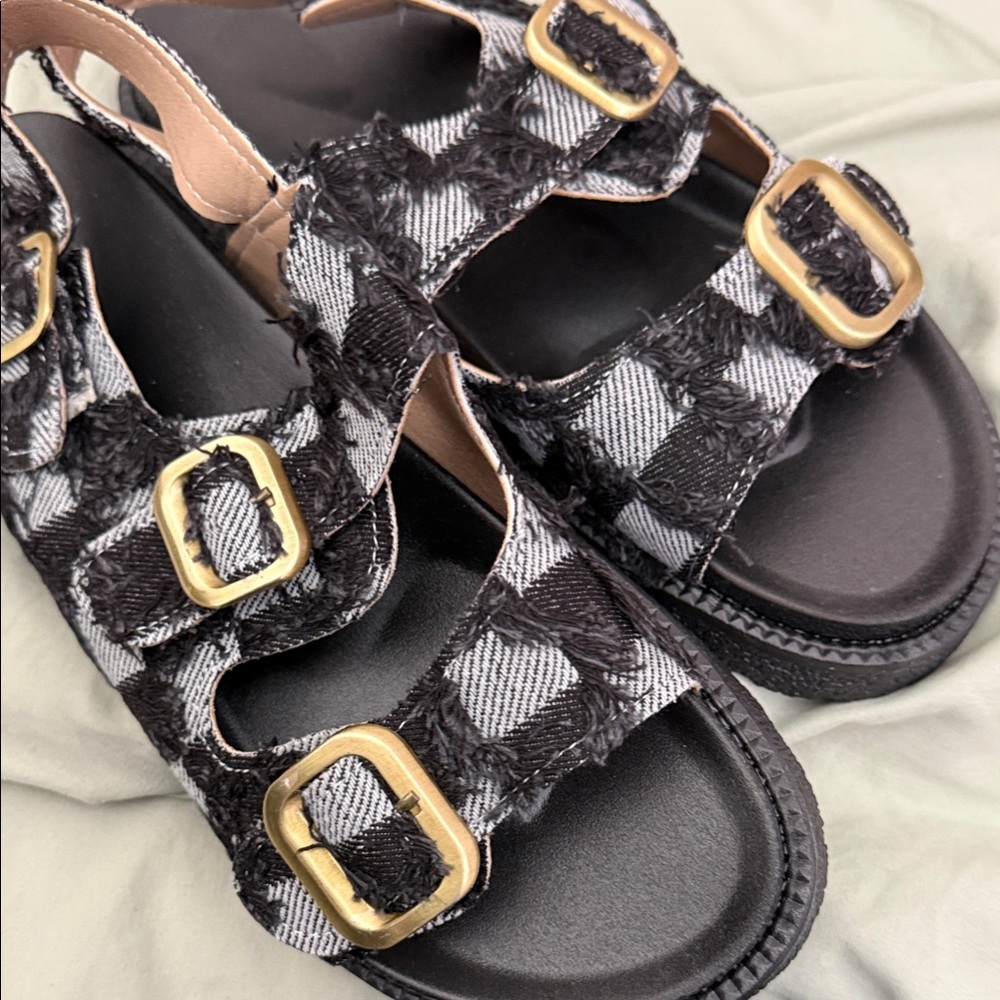 SHEIN Kids Plaid Sandals with Gold Buckles